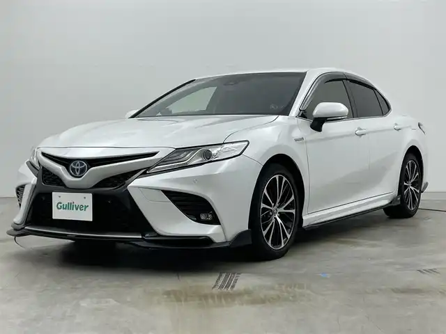 トヨタ カムリ WSレザーパッケージ 岡山県 2019(令1)年 6.1万km プラチナホワイトパールマイカ TOM’Sエアロ（前・横・後下）/レザーシート/ブラインドスポットモニター/純正8インチナビ/　「CD/DVD/フルセグTV/BT/USB」/純正ダブルツィーター/バックカメラ/追従型クルーズコントロール/オートハイビーム/LEDヘッドライト（AUTO機能付き）/ビルトインETC/前席シートヒータ/前席パワーシート/衝突軽減ブレーキシステム/車線逸脱防止システム/横滑り防止装置/純正ドライブレコーダー（前）/純正18インチアルミホイール/純正フロアマット/ステアリングヒーター/スマートキー/プッシュスタート/ヘッドアップディスプレイ/パドルシフト/バイザー