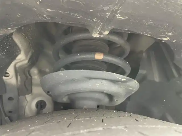 トヨタ カムリ WSレザーパッケージ 岡山県 2019(令1)年 6.1万km プラチナホワイトパールマイカ TOM’Sエアロ（前・横・後下）/レザーシート/ブラインドスポットモニター/純正8インチナビ/　「CD/DVD/フルセグTV/BT/USB」/純正ダブルツィーター/バックカメラ/追従型クルーズコントロール/オートハイビーム/LEDヘッドライト（AUTO機能付き）/ビルトインETC/前席シートヒータ/前席パワーシート/衝突軽減ブレーキシステム/車線逸脱防止システム/横滑り防止装置/純正ドライブレコーダー（前）/純正18インチアルミホイール/純正フロアマット/ステアリングヒーター/スマートキー/プッシュスタート/ヘッドアップディスプレイ/パドルシフト/バイザー