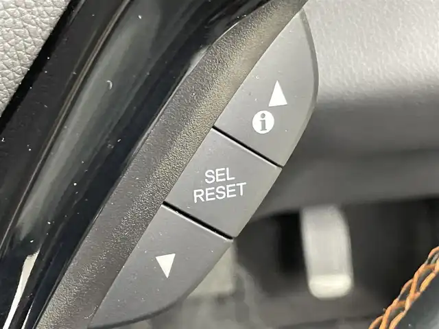 ホンダ ヴェゼル ハイブリッド Z ホンダセンシング 千葉県 2016(平28)年 3.4万km ルナシルバーM 禁煙車/ホンダセンシング/・衝突軽減ブレーキ/・歩行者事故低減ステアリング/・アダプティブクルーズコントロール/・車線維持支援システム/・路外逸脱抑制機能/・誤発進抑制機能/・先行車発進お知らせ機能/・標識認識機能/バックモニター/LEDオートライト/ハーフレザーシート/シートヒーター/純正17インチアルミホイール/パドルシフト/プッシュスタート/スマートキー/ドアバイザー/スペアキー