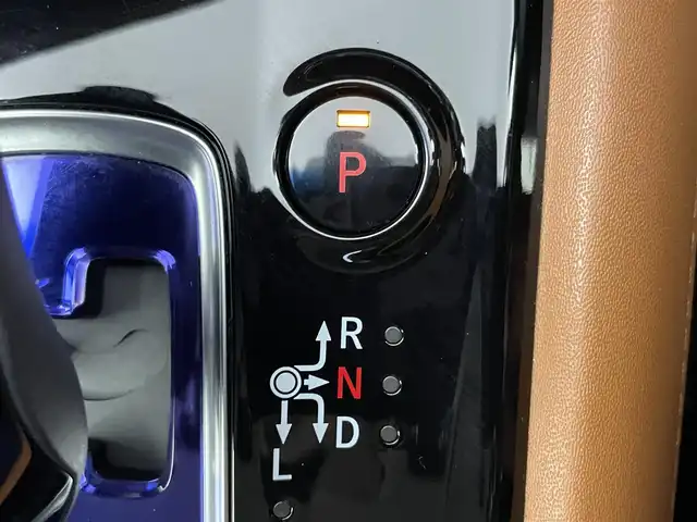 ホンダ ヴェゼル ハイブリッド Z ホンダセンシング 千葉県 2016(平28)年 3.4万km ルナシルバーM 禁煙車/ホンダセンシング/・衝突軽減ブレーキ/・歩行者事故低減ステアリング/・アダプティブクルーズコントロール/・車線維持支援システム/・路外逸脱抑制機能/・誤発進抑制機能/・先行車発進お知らせ機能/・標識認識機能/バックモニター/LEDオートライト/ハーフレザーシート/シートヒーター/純正17インチアルミホイール/パドルシフト/プッシュスタート/スマートキー/ドアバイザー/スペアキー