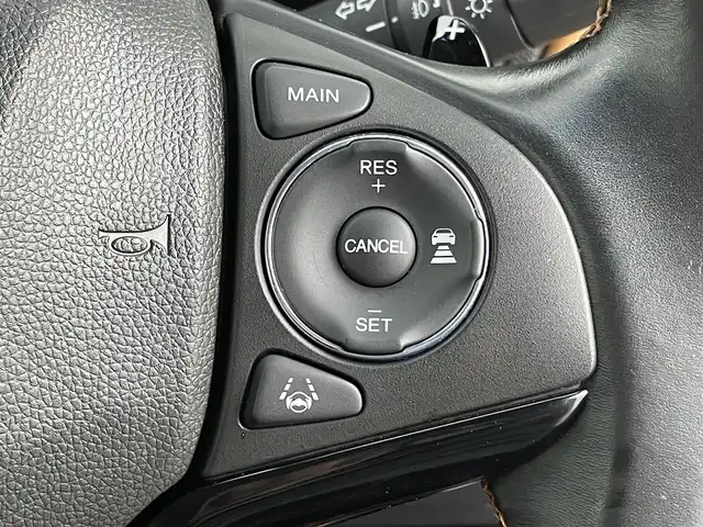 ホンダ ヴェゼル ハイブリッド Z ホンダセンシング 千葉県 2016(平28)年 3.4万km ルナシルバーM 禁煙車/ホンダセンシング/・衝突軽減ブレーキ/・歩行者事故低減ステアリング/・アダプティブクルーズコントロール/・車線維持支援システム/・路外逸脱抑制機能/・誤発進抑制機能/・先行車発進お知らせ機能/・標識認識機能/バックモニター/LEDオートライト/ハーフレザーシート/シートヒーター/純正17インチアルミホイール/パドルシフト/プッシュスタート/スマートキー/ドアバイザー/スペアキー