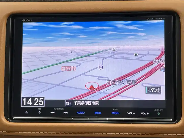 ホンダ ヴェゼル ハイブリッド Z ホンダセンシング 千葉県 2016(平28)年 3.4万km ルナシルバーM 禁煙車/ホンダセンシング/・衝突軽減ブレーキ/・歩行者事故低減ステアリング/・アダプティブクルーズコントロール/・車線維持支援システム/・路外逸脱抑制機能/・誤発進抑制機能/・先行車発進お知らせ機能/・標識認識機能/バックモニター/LEDオートライト/ハーフレザーシート/シートヒーター/純正17インチアルミホイール/パドルシフト/プッシュスタート/スマートキー/ドアバイザー/スペアキー