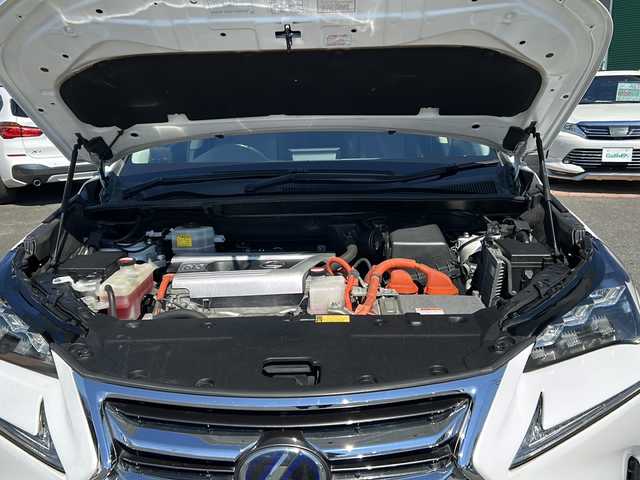 レクサス ＮＸ 300h バージョンL 佐賀県 2015(平27)年 9.6万km ソニッククォーツ 純正ナビ(B9066)/Bluetooth/CD/DVD/USB/フルセグTV/バックカメラ、サイドカメラ/クルーズコントロール/サンルーフ/衝突軽減システム/ブレーキホールド/クリアランスソナー/パドルシフト/ステアリングヒーター/前席パワーシート/レザーシート/前席シートヒーター/エアシート/LEDオートライト/オートエアコン/ETC/スペアキー/ステアリングスイッチ/革巻きステアリング/保証書/取扱説明書/点検記録簿(H29)