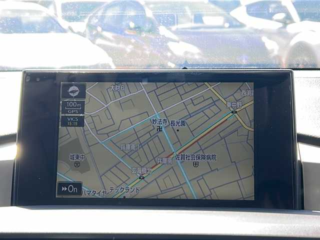 レクサス ＮＸ 300h バージョンL 佐賀県 2015(平27)年 9.6万km ソニッククォーツ 純正ナビ(B9066)/Bluetooth/CD/DVD/USB/フルセグTV/バックカメラ、サイドカメラ/クルーズコントロール/サンルーフ/衝突軽減システム/ブレーキホールド/クリアランスソナー/パドルシフト/ステアリングヒーター/前席パワーシート/レザーシート/前席シートヒーター/エアシート/LEDオートライト/オートエアコン/ETC/スペアキー/ステアリングスイッチ/革巻きステアリング/保証書/取扱説明書/点検記録簿(H29)