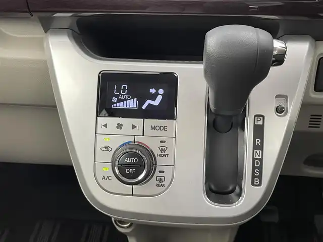 ダイハツ キャスト スタイル G VS SAⅢ 大分県 2020(令2)年 1万km ファイアークォーツレッドM 純正SDナビ/Bluetooth/TV/フルセグ/DVD/AM/FM/全周囲カメラ/バックカメラ/シートヒーター/ETC/USB/衝突軽減システム/横滑り防止装置/アイドリンクストップ/オートライト/純正マット/純正AW15インチ/電動格納ミラー/スペアキー