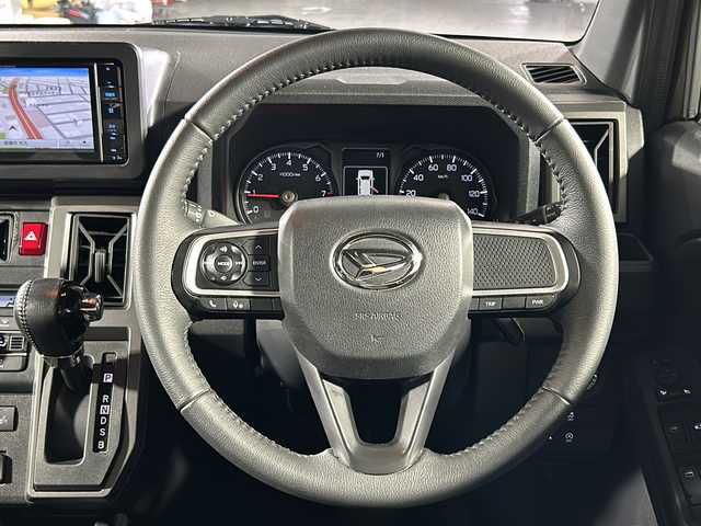 ダイハツ タフト G クロムベンチャー 沖縄県 2022(令4)年 2.7万km フォレストカーキメタリック 禁煙車/県外仕入れ/社外ナビ/→【BT/CD/DVD/フルセグTV】/バックカメラ/ガラスルーフ/前席シートヒーター/スマートアシスト/→衝突被害軽減ブレーキ/→レーンキープアシスト/→横滑り防止装置/→後方コーナーセンサー/純正LEDヘッドライト/フォグランプ/ルーフレール/１５インチ純正アルミ/スマートキー