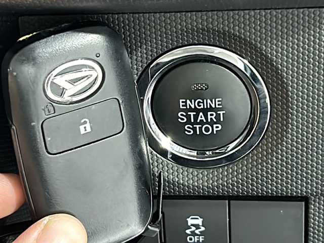 ダイハツ タフト G クロムベンチャー 沖縄県 2022(令4)年 2.7万km フォレストカーキメタリック 禁煙車/県外仕入れ/社外ナビ/→【BT/CD/DVD/フルセグTV】/バックカメラ/ガラスルーフ/前席シートヒーター/スマートアシスト/→衝突被害軽減ブレーキ/→レーンキープアシスト/→横滑り防止装置/→後方コーナーセンサー/純正LEDヘッドライト/フォグランプ/ルーフレール/１５インチ純正アルミ/スマートキー