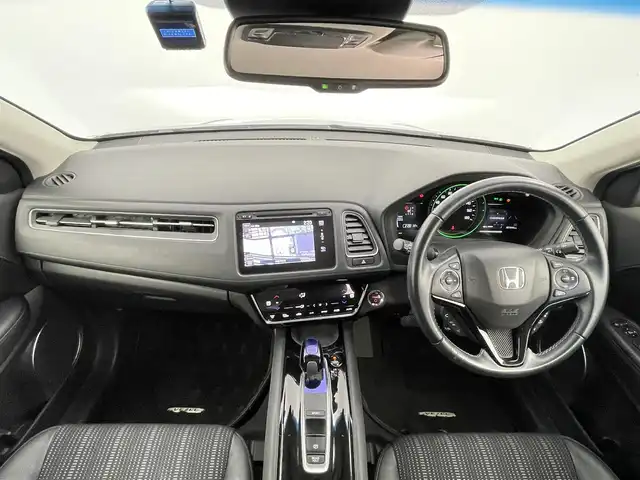 ホンダ ヴェゼル ハイブリッド Z ホンダセンシング 千葉県 2017(平29)年 2.7万km ルナシルバーM 禁煙車/ホンダセンシング/・衝突軽減ブレーキ/・歩行者事故低減ステアリング/・アダプティブ・クルーズ・コントロール/・車線維持支援システム/・路外逸脱抑制機能/・誤発進抑制機能/・先行車発進お知らせ機能/・標識認識機能/純正7インチナビ/CD/Bluetooth/フルセグ/バックカメラ/レーダークルーズコントロール/LEDオートライト/ハーフレザーシート/シートヒーター/純正17インチアルミホイール/ルーフレール/プッシュスタート/スマートキー