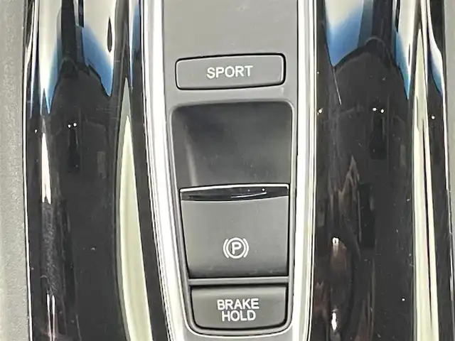 ホンダ ヴェゼル ハイブリッド Z ホンダセンシング 千葉県 2017(平29)年 2.7万km ルナシルバーM 禁煙車/ホンダセンシング/・衝突軽減ブレーキ/・歩行者事故低減ステアリング/・アダプティブ・クルーズ・コントロール/・車線維持支援システム/・路外逸脱抑制機能/・誤発進抑制機能/・先行車発進お知らせ機能/・標識認識機能/純正7インチナビ/CD/Bluetooth/フルセグ/バックカメラ/レーダークルーズコントロール/LEDオートライト/ハーフレザーシート/シートヒーター/純正17インチアルミホイール/ルーフレール/プッシュスタート/スマートキー