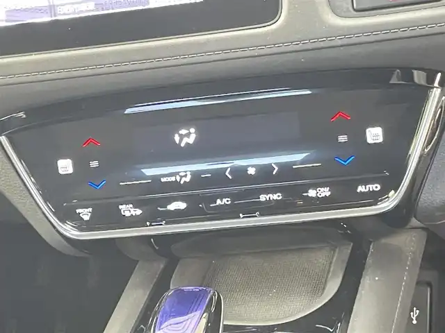 ホンダ ヴェゼル ハイブリッド Z ホンダセンシング 千葉県 2017(平29)年 2.7万km ルナシルバーM 禁煙車/ホンダセンシング/・衝突軽減ブレーキ/・歩行者事故低減ステアリング/・アダプティブ・クルーズ・コントロール/・車線維持支援システム/・路外逸脱抑制機能/・誤発進抑制機能/・先行車発進お知らせ機能/・標識認識機能/純正7インチナビ/CD/Bluetooth/フルセグ/バックカメラ/レーダークルーズコントロール/LEDオートライト/ハーフレザーシート/シートヒーター/純正17インチアルミホイール/ルーフレール/プッシュスタート/スマートキー