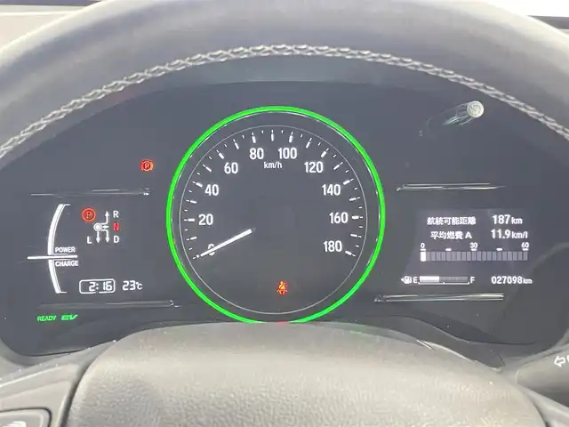 ホンダ ヴェゼル ハイブリッド Z ホンダセンシング 千葉県 2017(平29)年 2.7万km ルナシルバーM 禁煙車/ホンダセンシング/・衝突軽減ブレーキ/・歩行者事故低減ステアリング/・アダプティブ・クルーズ・コントロール/・車線維持支援システム/・路外逸脱抑制機能/・誤発進抑制機能/・先行車発進お知らせ機能/・標識認識機能/純正7インチナビ/CD/Bluetooth/フルセグ/バックカメラ/レーダークルーズコントロール/LEDオートライト/ハーフレザーシート/シートヒーター/純正17インチアルミホイール/ルーフレール/プッシュスタート/スマートキー