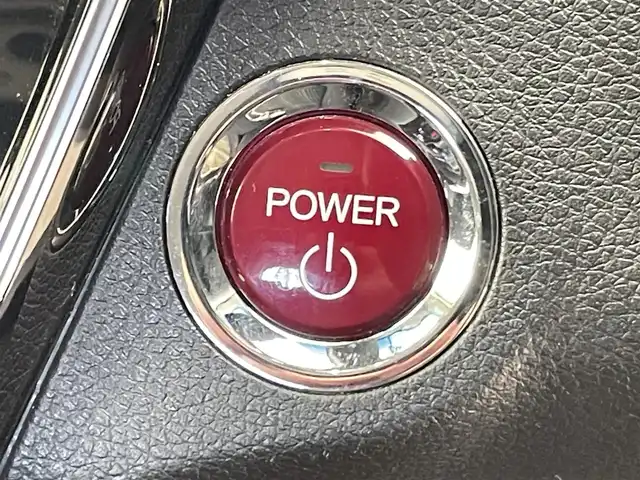 ホンダ ヴェゼル ハイブリッド Z ホンダセンシング 千葉県 2017(平29)年 2.7万km ルナシルバーM 禁煙車/ホンダセンシング/・衝突軽減ブレーキ/・歩行者事故低減ステアリング/・アダプティブ・クルーズ・コントロール/・車線維持支援システム/・路外逸脱抑制機能/・誤発進抑制機能/・先行車発進お知らせ機能/・標識認識機能/純正7インチナビ/CD/Bluetooth/フルセグ/バックカメラ/レーダークルーズコントロール/LEDオートライト/ハーフレザーシート/シートヒーター/純正17インチアルミホイール/ルーフレール/プッシュスタート/スマートキー