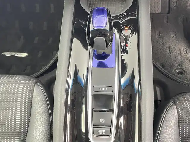 ホンダ ヴェゼル ハイブリッド Z ホンダセンシング 千葉県 2017(平29)年 2.7万km ルナシルバーM 禁煙車/ホンダセンシング/・衝突軽減ブレーキ/・歩行者事故低減ステアリング/・アダプティブ・クルーズ・コントロール/・車線維持支援システム/・路外逸脱抑制機能/・誤発進抑制機能/・先行車発進お知らせ機能/・標識認識機能/純正7インチナビ/CD/Bluetooth/フルセグ/バックカメラ/レーダークルーズコントロール/LEDオートライト/ハーフレザーシート/シートヒーター/純正17インチアルミホイール/ルーフレール/プッシュスタート/スマートキー