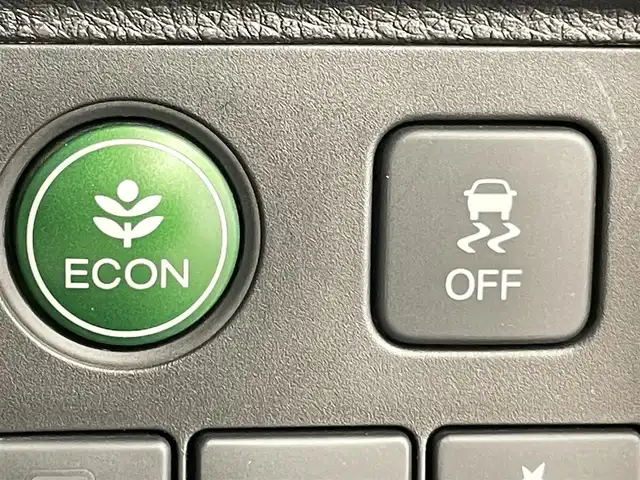 ホンダ ヴェゼル ハイブリッド Z ホンダセンシング 千葉県 2017(平29)年 2.7万km ルナシルバーM 禁煙車/ホンダセンシング/・衝突軽減ブレーキ/・歩行者事故低減ステアリング/・アダプティブ・クルーズ・コントロール/・車線維持支援システム/・路外逸脱抑制機能/・誤発進抑制機能/・先行車発進お知らせ機能/・標識認識機能/純正7インチナビ/CD/Bluetooth/フルセグ/バックカメラ/レーダークルーズコントロール/LEDオートライト/ハーフレザーシート/シートヒーター/純正17インチアルミホイール/ルーフレール/プッシュスタート/スマートキー