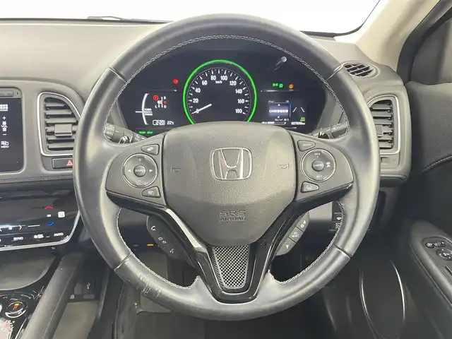 ホンダ ヴェゼル ハイブリッド Z ホンダセンシング 千葉県 2017(平29)年 2.7万km ルナシルバーM 禁煙車/ホンダセンシング/・衝突軽減ブレーキ/・歩行者事故低減ステアリング/・アダプティブ・クルーズ・コントロール/・車線維持支援システム/・路外逸脱抑制機能/・誤発進抑制機能/・先行車発進お知らせ機能/・標識認識機能/純正7インチナビ/CD/Bluetooth/フルセグ/バックカメラ/レーダークルーズコントロール/LEDオートライト/ハーフレザーシート/シートヒーター/純正17インチアルミホイール/ルーフレール/プッシュスタート/スマートキー