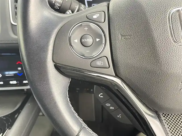 ホンダ ヴェゼル ハイブリッド Z ホンダセンシング 千葉県 2017(平29)年 2.7万km ルナシルバーM 禁煙車/ホンダセンシング/・衝突軽減ブレーキ/・歩行者事故低減ステアリング/・アダプティブ・クルーズ・コントロール/・車線維持支援システム/・路外逸脱抑制機能/・誤発進抑制機能/・先行車発進お知らせ機能/・標識認識機能/純正7インチナビ/CD/Bluetooth/フルセグ/バックカメラ/レーダークルーズコントロール/LEDオートライト/ハーフレザーシート/シートヒーター/純正17インチアルミホイール/ルーフレール/プッシュスタート/スマートキー