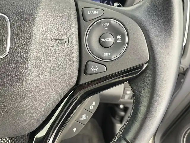 ホンダ ヴェゼル ハイブリッド Z ホンダセンシング 千葉県 2017(平29)年 2.7万km ルナシルバーM 禁煙車/ホンダセンシング/・衝突軽減ブレーキ/・歩行者事故低減ステアリング/・アダプティブ・クルーズ・コントロール/・車線維持支援システム/・路外逸脱抑制機能/・誤発進抑制機能/・先行車発進お知らせ機能/・標識認識機能/純正7インチナビ/CD/Bluetooth/フルセグ/バックカメラ/レーダークルーズコントロール/LEDオートライト/ハーフレザーシート/シートヒーター/純正17インチアルミホイール/ルーフレール/プッシュスタート/スマートキー