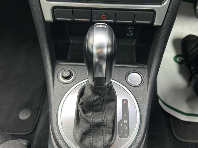 フォルクスワーゲン ザ・ビートル デザイン 岐阜県 2015(平27)年 14.4万km 黒 登録時走行距離143883km/純正ナビ/バックカメラ/フルセグTV/ターボ/Blue tooth/ETC/LEDヘッドライト/社外フロアマット/スマートキー/プッシュスタート/スペアキー/純正ホイールキャップ/エアバッグ/ABS