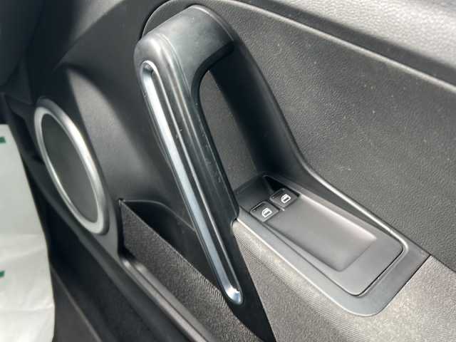 フォルクスワーゲン ザ・ビートル デザイン 岐阜県 2015(平27)年 14.4万km 黒 登録時走行距離143883km/純正ナビ/バックカメラ/フルセグTV/ターボ/Blue tooth/ETC/LEDヘッドライト/社外フロアマット/スマートキー/プッシュスタート/スペアキー/純正ホイールキャップ/エアバッグ/ABS