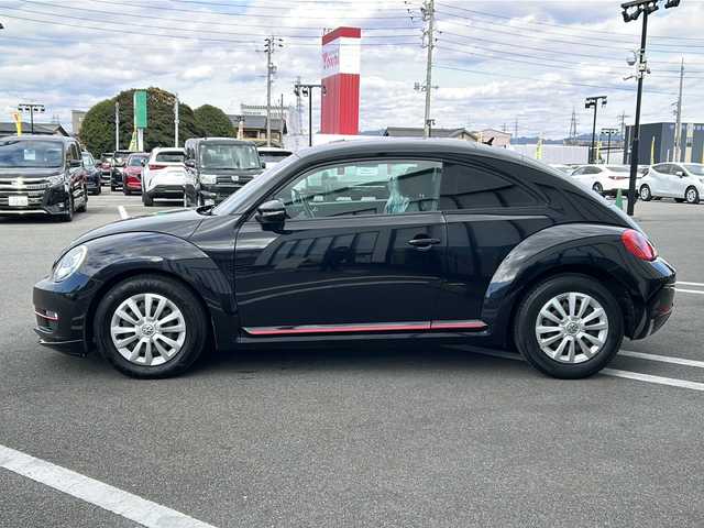 フォルクスワーゲン ザ・ビートル デザイン 岐阜県 2015(平27)年 14.4万km 黒 登録時走行距離143883km/純正ナビ/バックカメラ/フルセグTV/ターボ/Blue tooth/ETC/LEDヘッドライト/社外フロアマット/スマートキー/プッシュスタート/スペアキー/純正ホイールキャップ/エアバッグ/ABS
