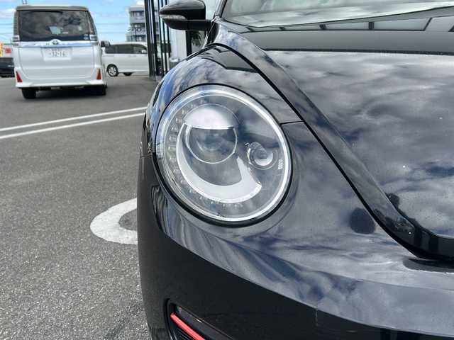フォルクスワーゲン ザ・ビートル デザイン 岐阜県 2015(平27)年 14.4万km 黒 登録時走行距離143883km/純正ナビ/バックカメラ/フルセグTV/ターボ/Blue tooth/ETC/LEDヘッドライト/社外フロアマット/スマートキー/プッシュスタート/スペアキー/純正ホイールキャップ/エアバッグ/ABS