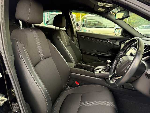 ホンダ シビック ハッチバック ホンダセンシング 兵庫県 2020(令2)年 4万km クリスタルブラックパール 後期モデル/6MT/純正ナビ/フルセグTV/ETC2.0/バックカメラ/ハーフレザーシート/ホンダセンシング/両前席パワーシート＆シートヒーター/純正18インチAW/ステアリングリモコン/LEDヘッドライト/Aライト/前後ドラレコ