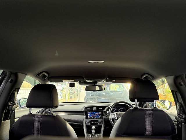 ホンダ シビック ハッチバック ホンダセンシング 兵庫県 2020(令2)年 4万km クリスタルブラックパール 後期モデル/6MT/純正ナビ/フルセグTV/ETC2.0/バックカメラ/ハーフレザーシート/ホンダセンシング/両前席パワーシート＆シートヒーター/純正18インチAW/ステアリングリモコン/LEDヘッドライト/Aライト/前後ドラレコ