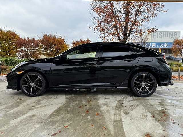 ホンダ シビック ハッチバック ホンダセンシング 兵庫県 2020(令2)年 4万km クリスタルブラックパール 後期モデル/6MT/純正ナビ/フルセグTV/ETC2.0/バックカメラ/ハーフレザーシート/ホンダセンシング/両前席パワーシート＆シートヒーター/純正18インチAW/ステアリングリモコン/LEDヘッドライト/Aライト/前後ドラレコ