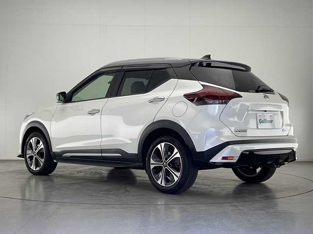 日産 キックス X 宮崎県 2020(令2)年 6.6万km ブリリアントホワイトパール/ピュアブラック 2トーン 禁煙車/エマージェンシーブレーキ/純正9型ナビTV/（MM323D-L/CD/DVD/Bluetooth/フルセグTV)/純正バックカメラ/純正ドライブレコーダー/純正LEDオートライト/純正フォグ/純正エアロ/純正17インチアルミ/純正フロアマット/プロパイロット/クリアランスソナー/電子パーキング/オートホールド/clazzioシートカバー/本革巻ハンドル/ウインカードアミラー/オートエアコン/ETC/インテリジェントキー/プッシュエンジンスタート/スペアキー/新車時保証書/取扱い説明書