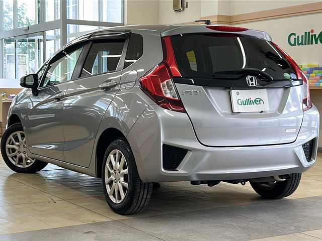 ホンダ フィット 13G Lパッケージ 道央・札幌 2014(平26)年 6.2万km ティンテッドシルバーM ・4WD/・純正ナビ/CD/SD/・バックカメラ/・純正エンジンスターター/・アイドリングストップ/・横滑り防止/・ワイパーデアイサー/・LEDヘッドライト/・プッシュスタート/・スマートキー/・ドアバイザー/・電格ミラー/・ミラーヒーター/・冬タイヤ15インチホイル積込