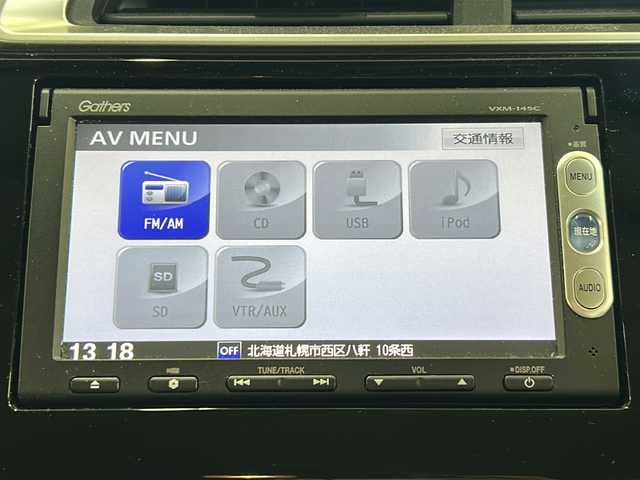 ホンダ フィット 13G Lパッケージ 道央・札幌 2014(平26)年 6.2万km ティンテッドシルバーM ・4WD/・純正ナビ/CD/SD/・バックカメラ/・純正エンジンスターター/・アイドリングストップ/・横滑り防止/・ワイパーデアイサー/・LEDヘッドライト/・プッシュスタート/・スマートキー/・ドアバイザー/・電格ミラー/・ミラーヒーター/・冬タイヤ15インチホイル積込