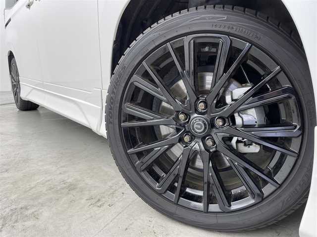 トヨタ ヴォクシー ハイブリッド S－Z 福岡県 2024(令6)年 0.9万km ホワイトパールクリスタルシャイン ＧＲエアロ　/純正ＤＡナビ　/バックカメラ　/ビルトインＥＴＣ2.0　/前後ドラレコ　/レーダークルコン　/コーナーセンサー　/セーフティセンス　/衝突軽減ブレーキ　/レーンキープ　/ブラインドスポットモニター　/アクセル踏み間違い防止　/快適利便パッケージ　/ユニバーサルステップ　/両電動スライドドア　/パワーバックドア　/ハーフレザーシート　/シートヒーター　/ＬＥＤヘッドライト