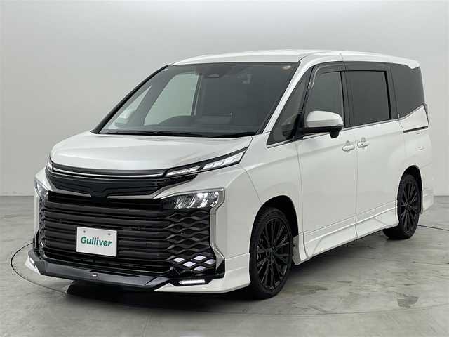 トヨタ ヴォクシー ハイブリッド S－Z 福岡県 2024(令6)年 0.9万km ホワイトパールクリスタルシャイン ＧＲエアロ　/純正ＤＡナビ　/バックカメラ　/ビルトインＥＴＣ2.0　/前後ドラレコ　/レーダークルコン　/コーナーセンサー　/セーフティセンス　/衝突軽減ブレーキ　/レーンキープ　/ブラインドスポットモニター　/アクセル踏み間違い防止　/快適利便パッケージ　/ユニバーサルステップ　/両電動スライドドア　/パワーバックドア　/ハーフレザーシート　/シートヒーター　/ＬＥＤヘッドライト