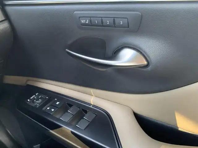 レクサス ＥＳ 300h 大分県 2019(平31)年 5.5万km ソニックチタニウム ・純正メモリーナビ/・フルセグ/・バックカメラ/・ETC2.0/・ステアリングスイッチ/・PCS/・ACC/・LDA/・AHB/・クリアランスソナー/・レザーシート/・純正アルミホイール