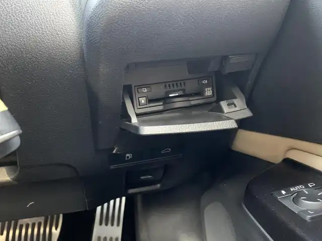 レクサス ＥＳ 300h 大分県 2019(平31)年 5.5万km ソニックチタニウム ・純正メモリーナビ/・フルセグ/・バックカメラ/・ETC2.0/・ステアリングスイッチ/・PCS/・ACC/・LDA/・AHB/・クリアランスソナー/・レザーシート/・純正アルミホイール