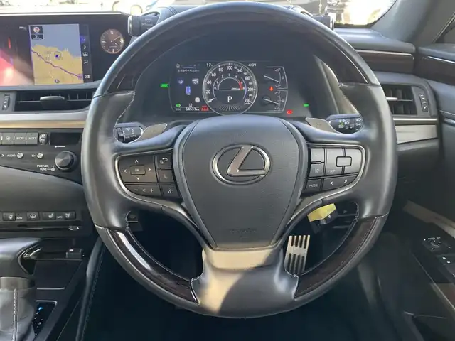 レクサス ＥＳ 300h 大分県 2019(平31)年 5.5万km ソニックチタニウム ・純正メモリーナビ/・フルセグ/・バックカメラ/・ETC2.0/・ステアリングスイッチ/・PCS/・ACC/・LDA/・AHB/・クリアランスソナー/・レザーシート/・純正アルミホイール