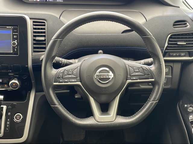 日産 セレナ オーテック Vパッケージ 沖縄県 2018(平30)年 3.6万km ダイヤモンドブラック 純正ナビ(MM317D-W)/(フルセグＴＶ　ＤＶＤ再生　ＢＴ接続)/バックカメラ　/純正フリップダウンモニター　/両側パワスラ　/クルーズコントロール　/ＥＴＣ　/ＬＥＤオートライト　/純正フロアマット　/純正ドアバイザー　/純正16インチアルミ