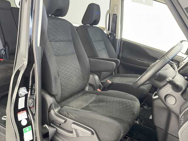 日産 セレナ オーテック Vパッケージ 沖縄県 2018(平30)年 3.6万km ダイヤモンドブラック 純正ナビ(MM317D-W)/(フルセグＴＶ　ＤＶＤ再生　ＢＴ接続)/バックカメラ　/純正フリップダウンモニター　/両側パワスラ　/クルーズコントロール　/ＥＴＣ　/ＬＥＤオートライト　/純正フロアマット　/純正ドアバイザー　/純正16インチアルミ