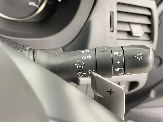 スバル インプレッサ スポーツ 2．0i－S 千葉県 2012(平24)年 11.8万km アイスシルバーメタリック 禁煙車/純正メモリナビ/・型番：CN-S300WD/・CD/DVD/USB/Bluetooth/フルセグTV/・ビルトインETC/革巻きステアリング/・ステアリングスイッチ/左右独立エアコン/ハーフレザーシート/・D席パワーシート/純正フロアマット/純正ドアバイザー/純正17インチAW/オートライト/・HIDヘッドライト/・フォグランプ/・ヘッドライトウォッシャー/・ヘッドライトイベライザー/アイドリングストップ/リモコンキー/・スペアキー/電動格納ウインカーミラー/積込みタイヤ　純正17インチAW/・サマータイヤ（205/50/R17）3mm