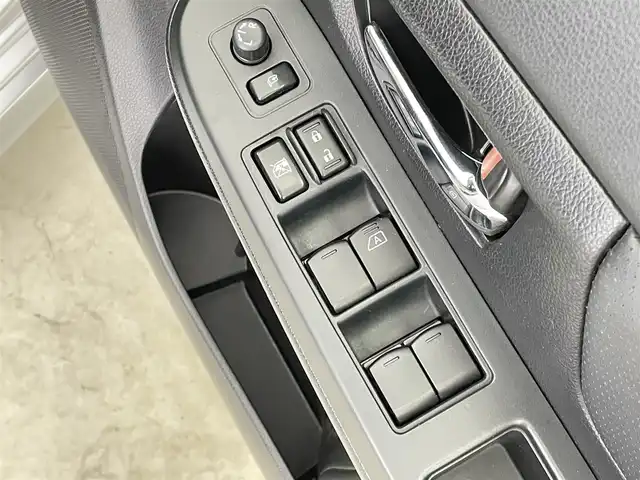 スバル インプレッサ スポーツ 2．0i－S 千葉県 2012(平24)年 11.8万km アイスシルバーメタリック 禁煙車/純正メモリナビ/・型番：CN-S300WD/・CD/DVD/USB/Bluetooth/フルセグTV/・ビルトインETC/革巻きステアリング/・ステアリングスイッチ/左右独立エアコン/ハーフレザーシート/・D席パワーシート/純正フロアマット/純正ドアバイザー/純正17インチAW/オートライト/・HIDヘッドライト/・フォグランプ/・ヘッドライトウォッシャー/・ヘッドライトイベライザー/アイドリングストップ/リモコンキー/・スペアキー/電動格納ウインカーミラー/積込みタイヤ　純正17インチAW/・サマータイヤ（205/50/R17）3mm