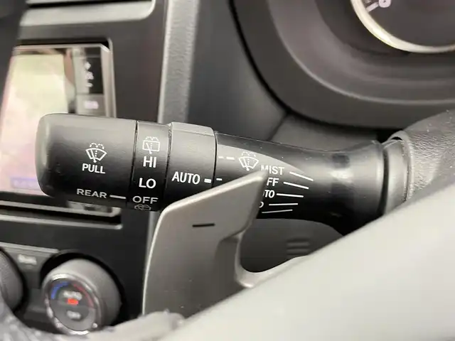 スバル インプレッサ スポーツ 2．0i－S 千葉県 2012(平24)年 11.8万km アイスシルバーメタリック 禁煙車/純正メモリナビ/・型番：CN-S300WD/・CD/DVD/USB/Bluetooth/フルセグTV/・ビルトインETC/革巻きステアリング/・ステアリングスイッチ/左右独立エアコン/ハーフレザーシート/・D席パワーシート/純正フロアマット/純正ドアバイザー/純正17インチAW/オートライト/・HIDヘッドライト/・フォグランプ/・ヘッドライトウォッシャー/・ヘッドライトイベライザー/アイドリングストップ/リモコンキー/・スペアキー/電動格納ウインカーミラー/積込みタイヤ　純正17インチAW/・サマータイヤ（205/50/R17）3mm