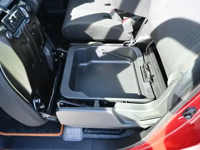 スズキ スペーシア ギア HYBRID XZ 千葉県 2019(令1)年 5.7万km フェニックスレッドパール/ガンメタリック2トーンルーフ スズキセーフティサポート/アイドリングストップ/両側パワースライドドア/前席シートヒーター/純正メモリーナビ/地デジTV/【DVD/CD再生機能　Bluetooth接続】/全方位モニター/ドライブレコーダー/革巻きステアリング/LEDヘッドライト/フォグライト/ウインカーミラー/リアコーナーセンサー/携帯リモコン