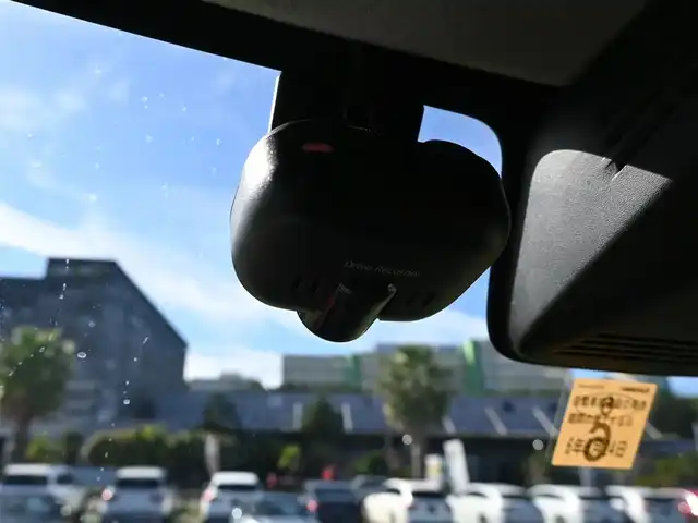 スズキ スペーシア ギア HYBRID XZ 千葉県 2019(令1)年 5.7万km フェニックスレッドパール/ガンメタリック2トーンルーフ スズキセーフティサポート/アイドリングストップ/両側パワースライドドア/前席シートヒーター/純正メモリーナビ/地デジTV/【DVD/CD再生機能　Bluetooth接続】/全方位モニター/ドライブレコーダー/革巻きステアリング/LEDヘッドライト/フォグライト/ウインカーミラー/リアコーナーセンサー/携帯リモコン