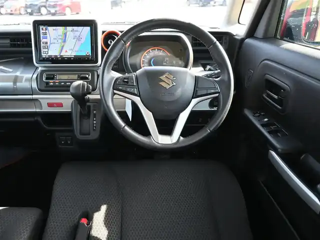 スズキ スペーシア ギア HYBRID XZ 千葉県 2019(令1)年 5.7万km フェニックスレッドパール/ガンメタリック2トーンルーフ スズキセーフティサポート/アイドリングストップ/両側パワースライドドア/前席シートヒーター/純正メモリーナビ/地デジTV/【DVD/CD再生機能　Bluetooth接続】/全方位モニター/ドライブレコーダー/革巻きステアリング/LEDヘッドライト/フォグライト/ウインカーミラー/リアコーナーセンサー/携帯リモコン