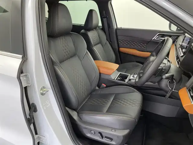 三菱 アウトランダー ＰＨＥＶ P 福井県 2022(令4)年 2.3万km ホワイトダイヤモンド ４WD/純正９インチナビ/フルセグTV/Bluetooth/USB/SD/AppleCarPlay/AndroidAuto/AM/FM/全方位カメラ/BOSEサウンドシステム/衝突軽減ブレーキシステム/踏み間違い衝突防止アシスト/アダプティブLEDヘッドライト/オートマチックハイビーム/Qi対応ワイヤレス充電/パワーシート/ヒートシーター/電動テールゲート/１００V AC電源/ヒルスタートアシスト/ALPINEデジタルインナーミラー