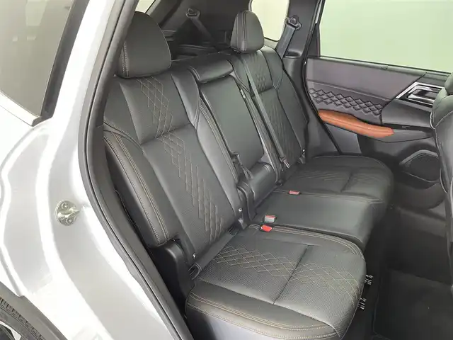 三菱 アウトランダー ＰＨＥＶ P 福井県 2022(令4)年 2.3万km ホワイトダイヤモンド ４WD/純正９インチナビ/フルセグTV/Bluetooth/USB/SD/AppleCarPlay/AndroidAuto/AM/FM/全方位カメラ/BOSEサウンドシステム/衝突軽減ブレーキシステム/踏み間違い衝突防止アシスト/アダプティブLEDヘッドライト/オートマチックハイビーム/Qi対応ワイヤレス充電/パワーシート/ヒートシーター/電動テールゲート/１００V AC電源/ヒルスタートアシスト/ALPINEデジタルインナーミラー