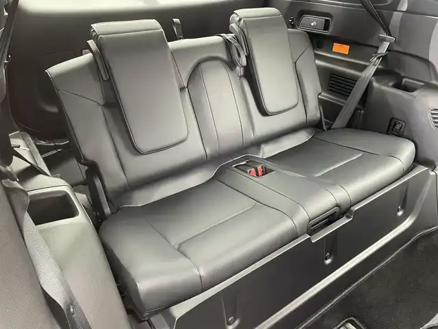 三菱 アウトランダー ＰＨＥＶ P 福井県 2022(令4)年 2.3万km ホワイトダイヤモンド ４WD/純正９インチナビ/フルセグTV/Bluetooth/USB/SD/AppleCarPlay/AndroidAuto/AM/FM/全方位カメラ/BOSEサウンドシステム/衝突軽減ブレーキシステム/踏み間違い衝突防止アシスト/アダプティブLEDヘッドライト/オートマチックハイビーム/Qi対応ワイヤレス充電/パワーシート/ヒートシーター/電動テールゲート/１００V AC電源/ヒルスタートアシスト/ALPINEデジタルインナーミラー