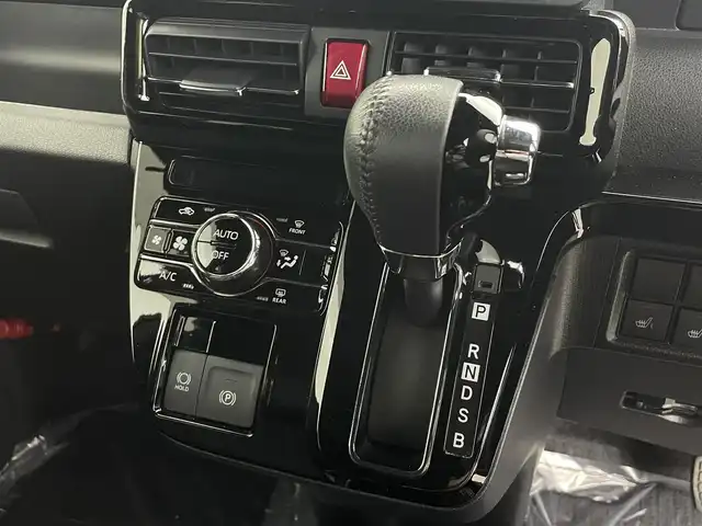 ダイハツ タント カスタム RS 埼玉県 2023(令5)年 0.8万km ブラックマイカメタリック 禁煙車　純正ナビ　両側電動スライドドア　全方位カメラ　シートヒーター　ＥＴＣ　ＬＥＤヘッドライト　ドライブレコーダー　ハーフレザーシート　フルセグＴＶ　CD/DVD　スマートアシスト　スマートキー　コーナーセンサー