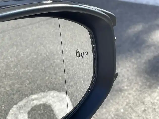 トヨタ プリウス Z 大阪府 2023(令5)年 2.2万km グレー ワンオーナー/【メーカーOP】/12.3インチディスプレイオーディオplus/・パノラミックビューモニター/・フルセグTV/・スマートフォン連携/・BT/AM/FM/デジタルインナーミラー/ブラインドスポットモニター/・安心降車アシスト/純正ドライブレコーダー（前後方）/【主要装備】/革シート/・除電スタビライジングプラスシート/・前席シートヒーター/エアーシート/・D席ウェイパワースポーティ＆助手席４ウェイマニュアルスポーティ/・D席シートポジションメモリー/・D席オートスライドアウェイ/パワーバックドア/ワイヤレス充電器/ETC2.0/【予防安全】/トヨタセーフティーセンス/・プリクラッシュセーフティ（歩行者[昼夜]/自転車運[昼夜]/自動二輪車[昼]検知機能付き衝突回避支援）/・緊急時操舵支援＋フロントクロストラフィックアラート＋レーンチェンジアラート/・レーントレーシングアシスト＋レーンディパーチャーアラート/・レーダークルーズコントロール（全車速追従機能付）/・オートマチックハイビーム/パーキングサポートブレーキ（前後方静止物/後方接近車両/後方歩行者/周囲静止物）/トヨタチームメイト