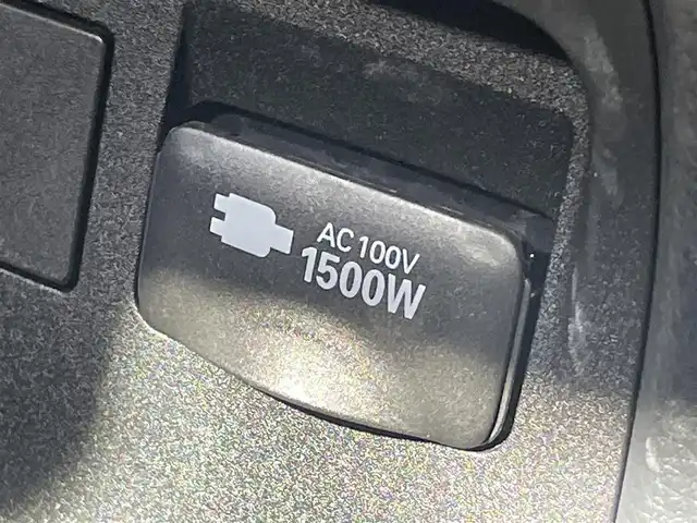 トヨタ プリウス Z 大阪府 2023(令5)年 2.2万km グレー ワンオーナー/【メーカーOP】/12.3インチディスプレイオーディオplus/・パノラミックビューモニター/・フルセグTV/・スマートフォン連携/・BT/AM/FM/デジタルインナーミラー/ブラインドスポットモニター/・安心降車アシスト/純正ドライブレコーダー（前後方）/【主要装備】/革シート/・除電スタビライジングプラスシート/・前席シートヒーター/エアーシート/・D席ウェイパワースポーティ＆助手席４ウェイマニュアルスポーティ/・D席シートポジションメモリー/・D席オートスライドアウェイ/パワーバックドア/ワイヤレス充電器/ETC2.0/【予防安全】/トヨタセーフティーセンス/・プリクラッシュセーフティ（歩行者[昼夜]/自転車運[昼夜]/自動二輪車[昼]検知機能付き衝突回避支援）/・緊急時操舵支援＋フロントクロストラフィックアラート＋レーンチェンジアラート/・レーントレーシングアシスト＋レーンディパーチャーアラート/・レーダークルーズコントロール（全車速追従機能付）/・オートマチックハイビーム/パーキングサポートブレーキ（前後方静止物/後方接近車両/後方歩行者/周囲静止物）/トヨタチームメイト